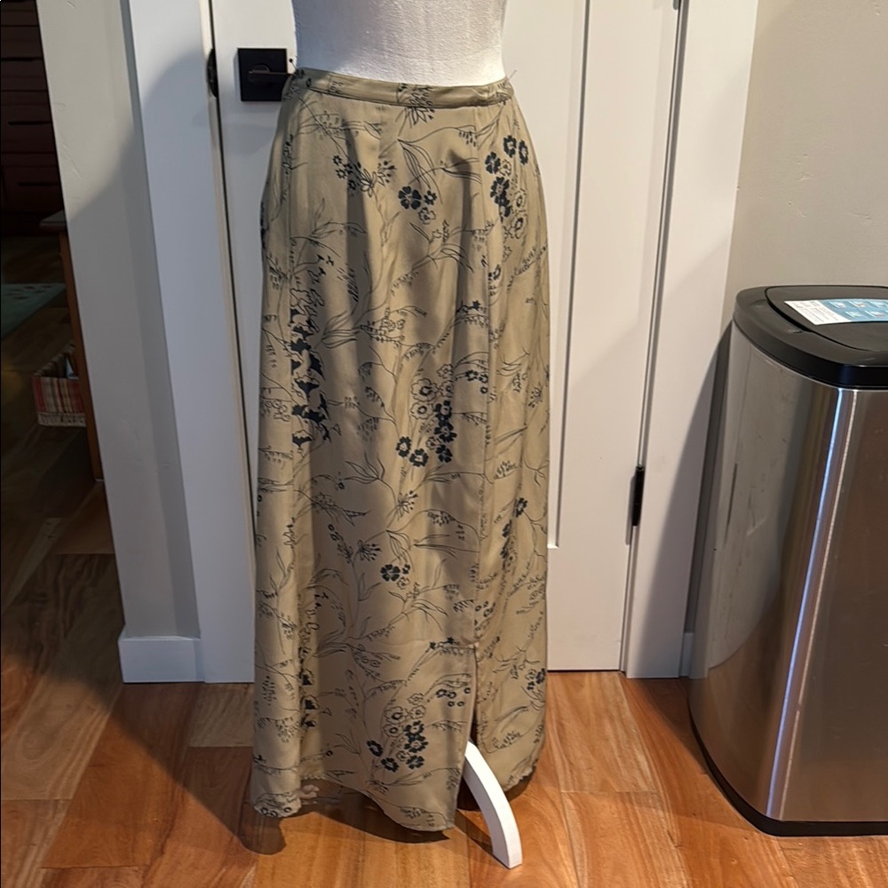 NWOT Banana Republic Beige Maxi Silk Skirt with Slits